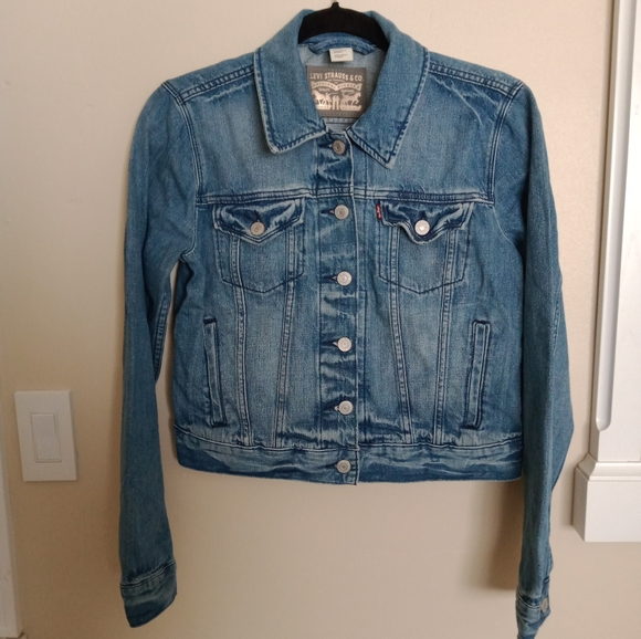 Levi's Jackets & Blazers - Levi's Jean Trucker Jacket (M)